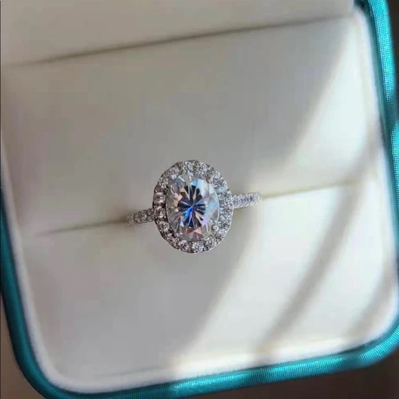 2c oval moissanite ring - Picture 9 of 12